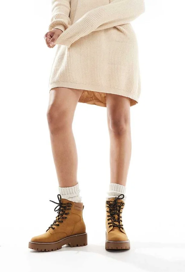Stradivarius chunky flat boot in brown faux suede - Image 4