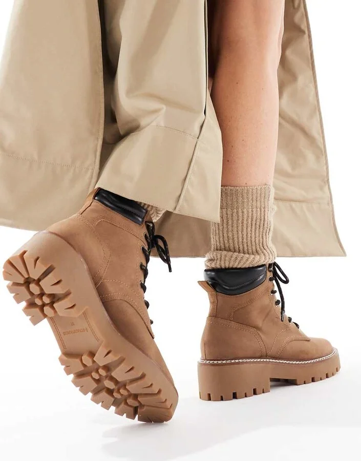 Stradivarius chunky flat lace up boots in brown - Image 2