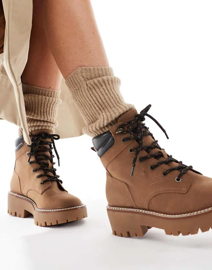 Stradivarius chunky flat lace up boots in brown - Image 3