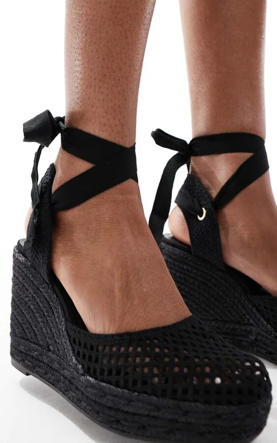 Stradivarius crochet wedges in total black - Image 4