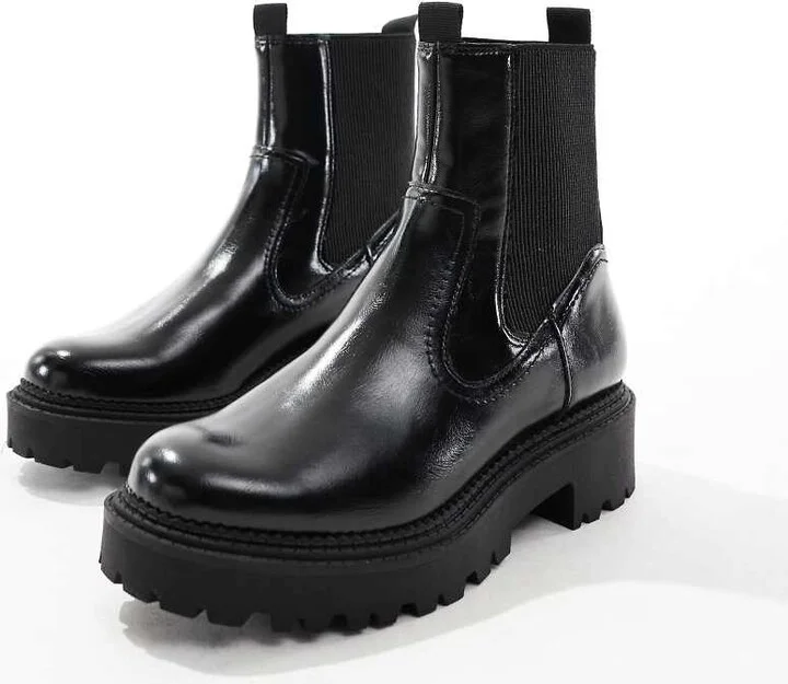 Stradivarius flat ankle boot in black - Image 2