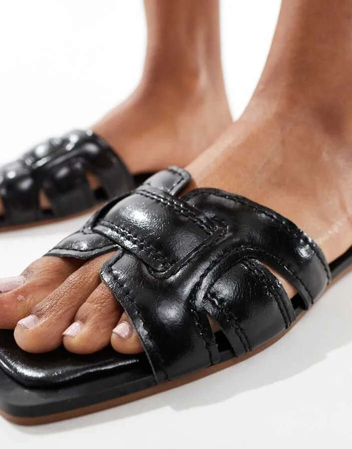 Stradivarius flat sandals in black - Image 2
