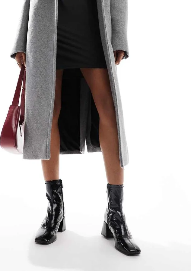 Stradivarius heeled boots in patent black - Image 4
