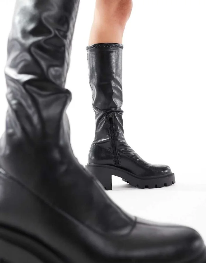 Stradivarius knee high chunky heeled boot in black - Image 4