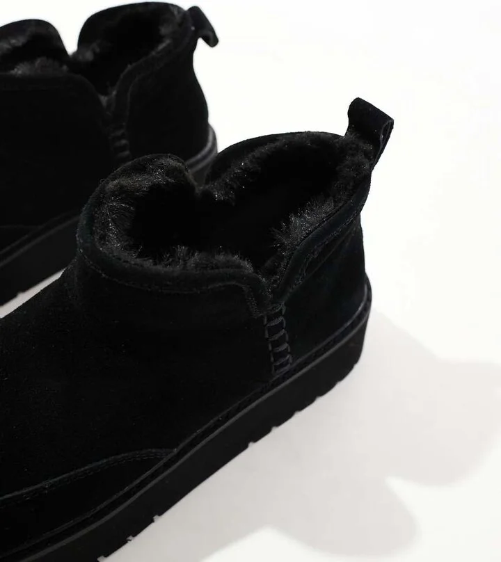 Stradivarius platform fluffy boots in black - Image 2