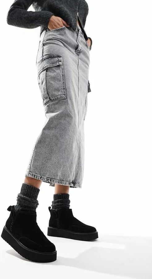 Stradivarius platform fluffy boots in black - Image 3