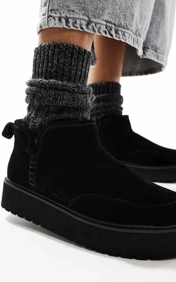 Stradivarius platform fluffy boots in black - Image 4