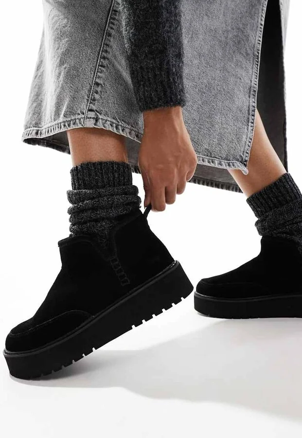 Stradivarius platform fluffy boots in black