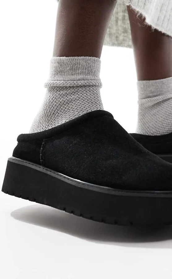 Stradivarius platform fluffy mules in black - Image 2