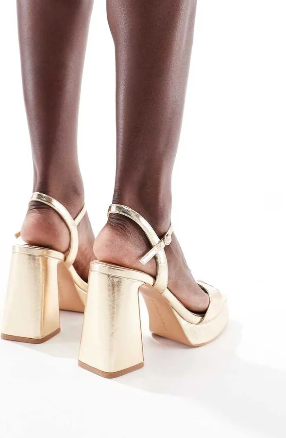 Stradivarius platform sandal in gold - Image 3