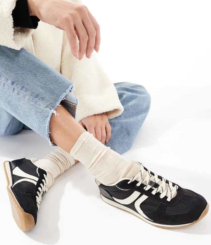 Stradivarius sneakers in black