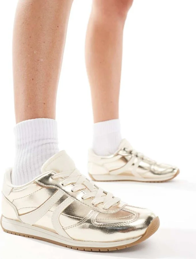 Stradivarius sneakers in gold