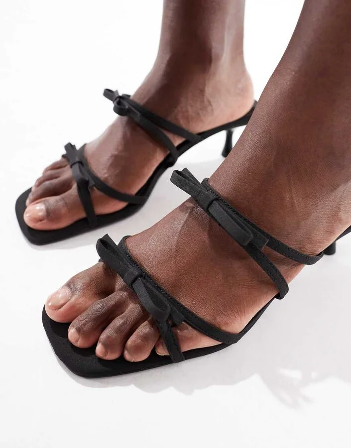 Stradivarius strappy heeled mule in black - Image 3