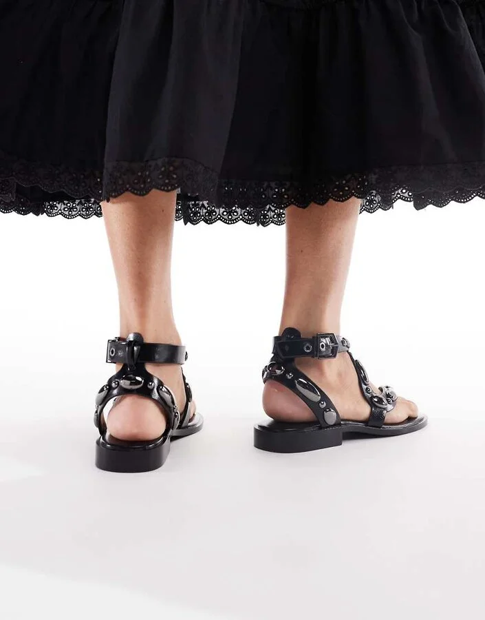 Stradivarius studded detail sandals in black - Image 3