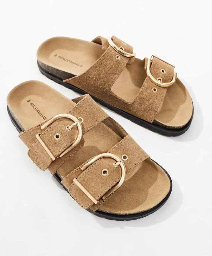Stradivarius two strap buckle sandals in sand - Image 2
