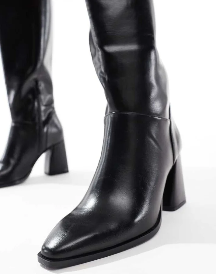 Stradivarius Wide Fit knee high heeled boot in black - Image 4