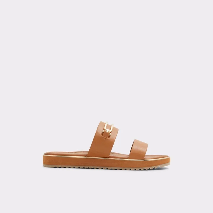 Strappy flat sandal