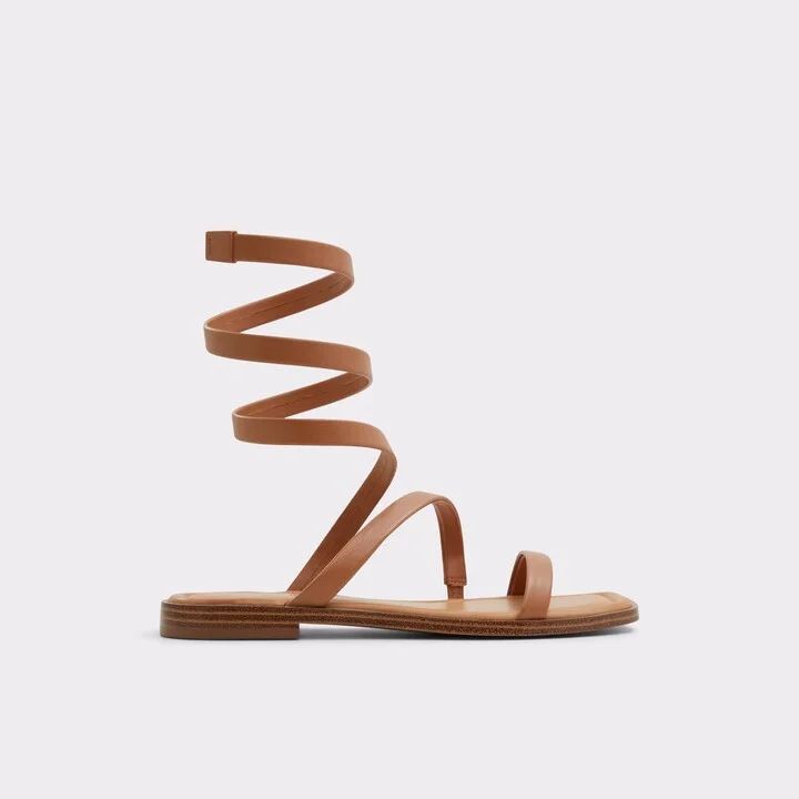 Strappy flat sandal