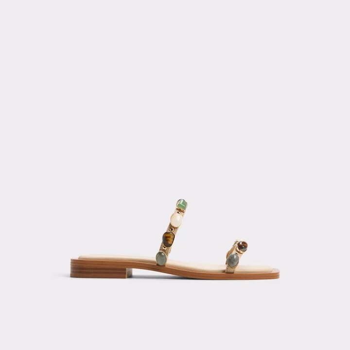 Strappy flat sandal