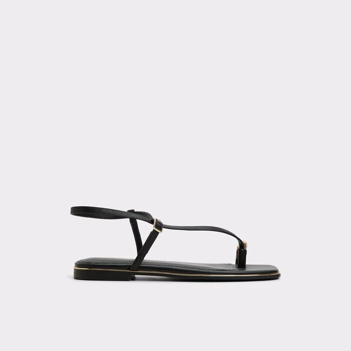 Strappy flat sandal