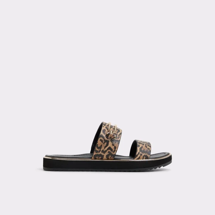 Strappy flat sandal