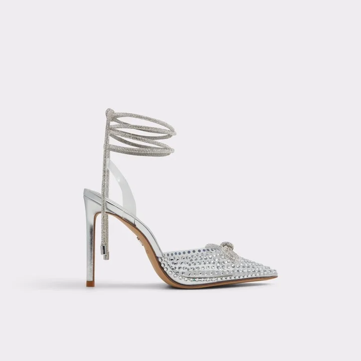 Strappy heeled shoe