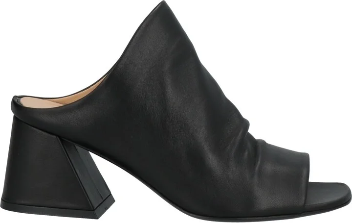 Strategia Woman Sandals - Image 3