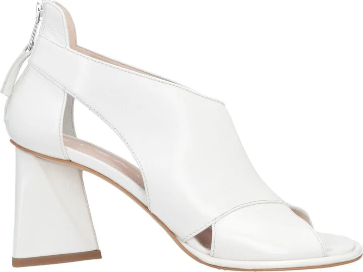 Strategia Woman Sandals - Image 3