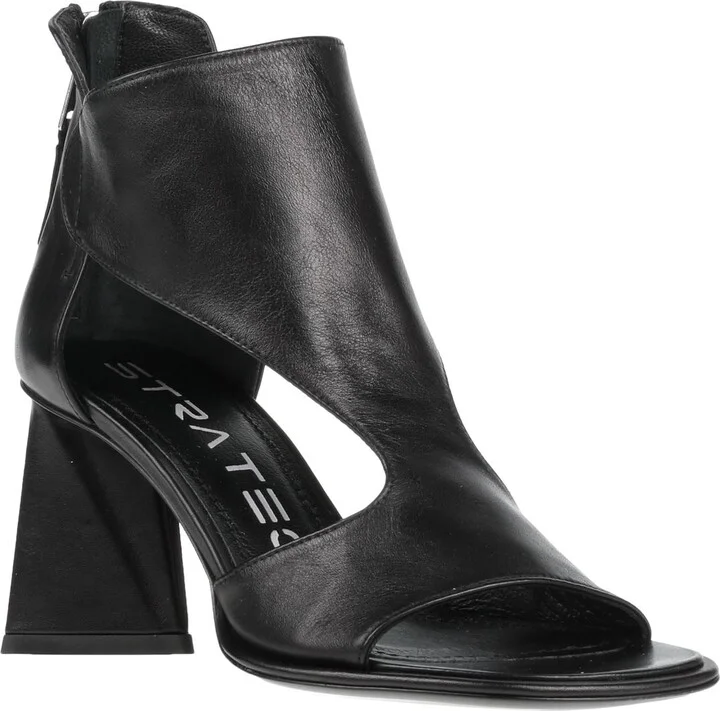 Strategia Woman Sandals - Image 4