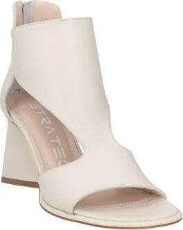 Strategia Woman Sandals - Image 5