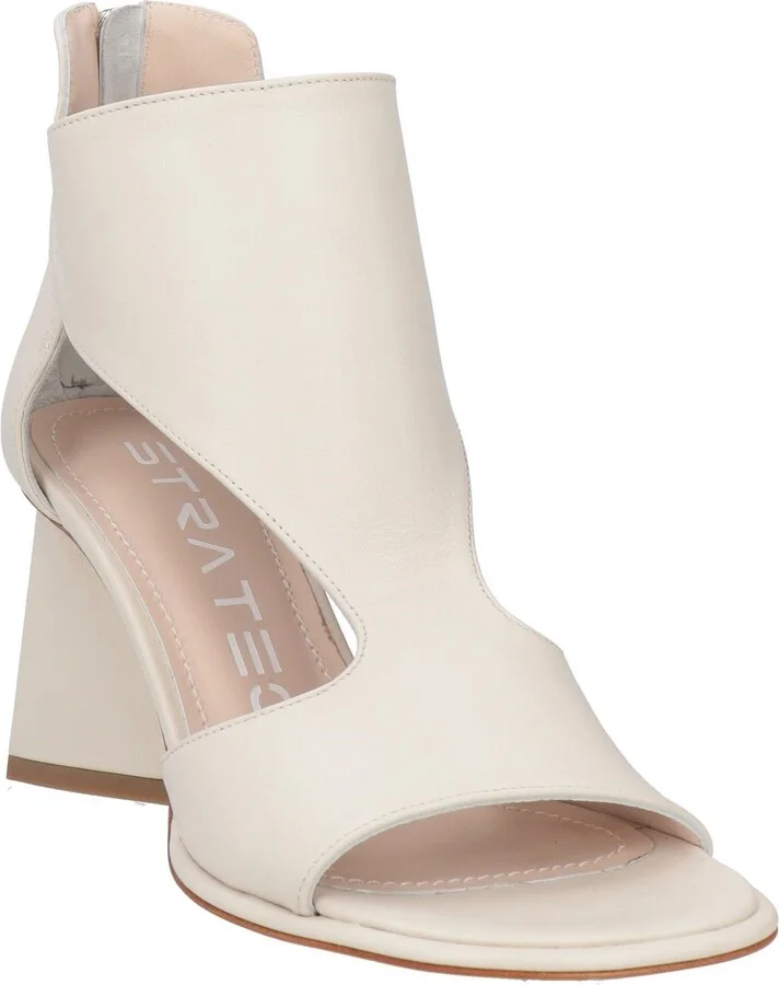 Strategia Woman Sandals - Image 7