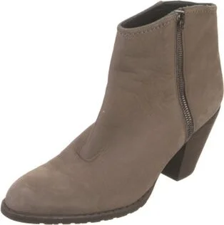 Stuart Weitzman - Image 2