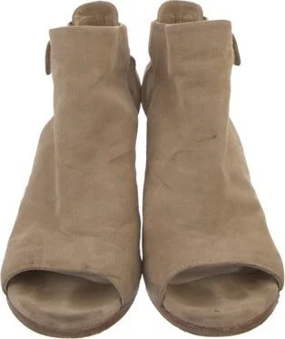 Stuart Weitzman - Image 2