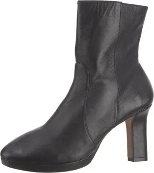 Stuart Weitzman - Image 2
