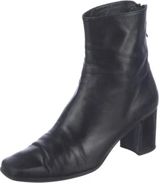 Stuart Weitzman - Image 2