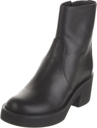 Stuart Weitzman - Image 2