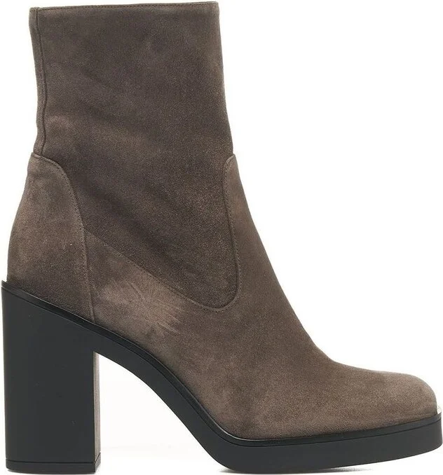 Stuart Weitzman Bethenny Zipped Ankle Boots