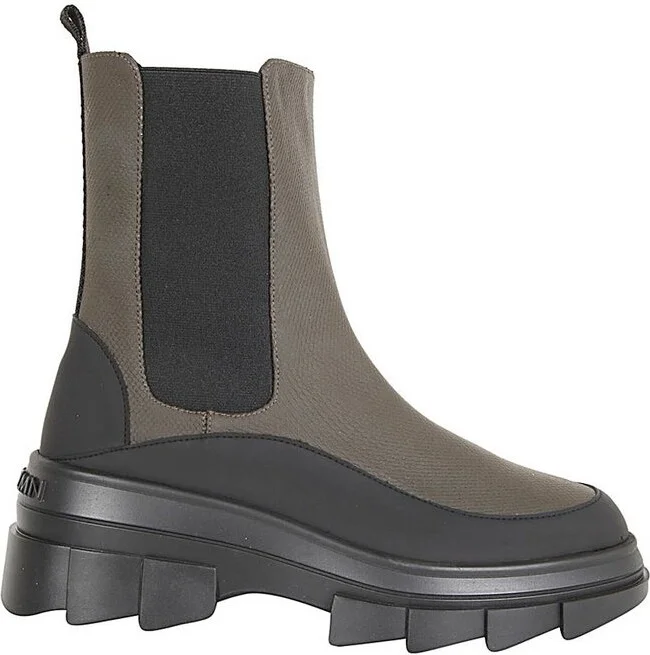 Stuart Weitzman Round Toe Chunky Boots