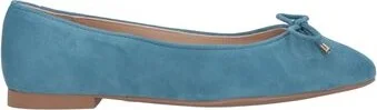 Pastel blue