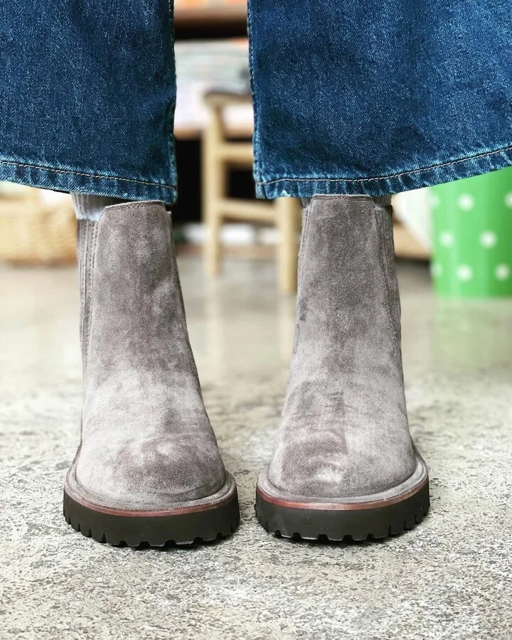 Suede Boots In Cashew