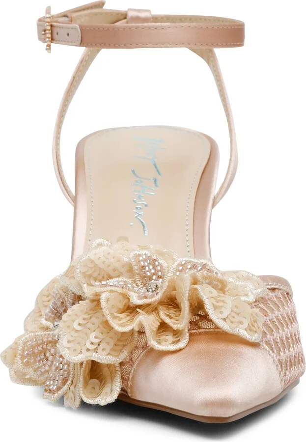 Susie Pointed Toe Pump - Image 4
