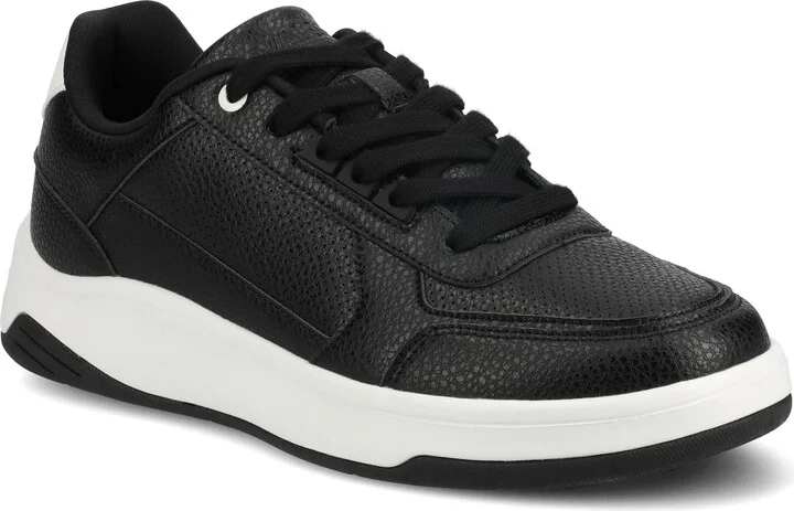 Swift Casual Sneaker