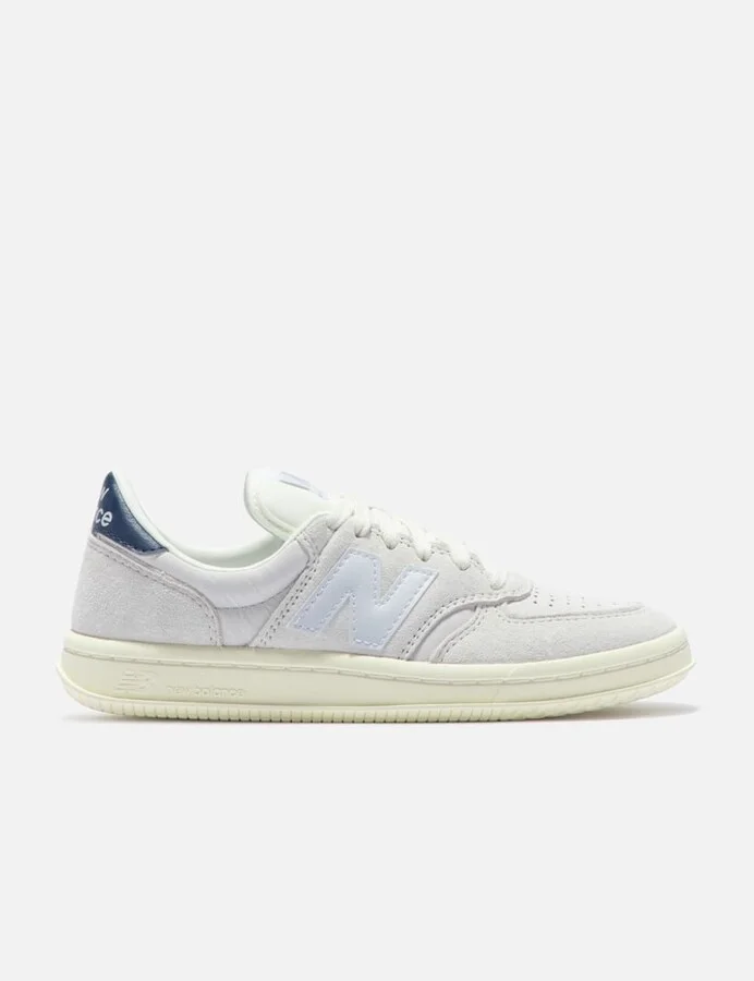 White > 白色 > 화이트 > ホワイト