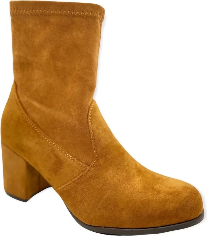 Take Off Boots In Tan