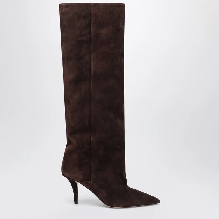 Tall boots in chocolate-coloured suede