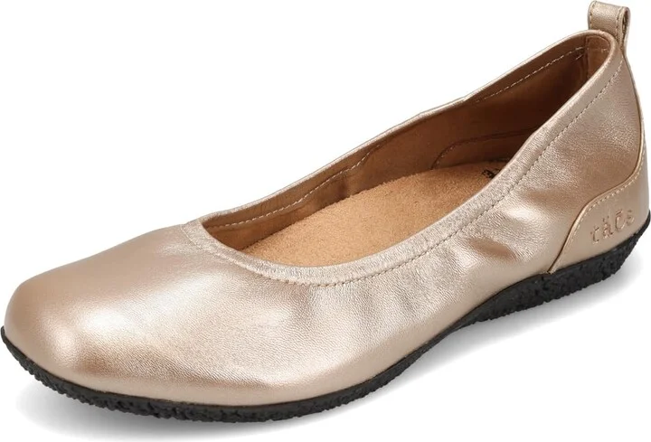 Taos Footwear Women's Chit Chat Champagne Flat 8.5 (M) US