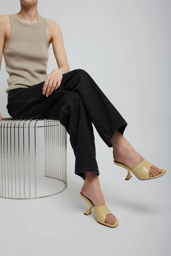 Taylor 90 patent beige slippers - Image 2