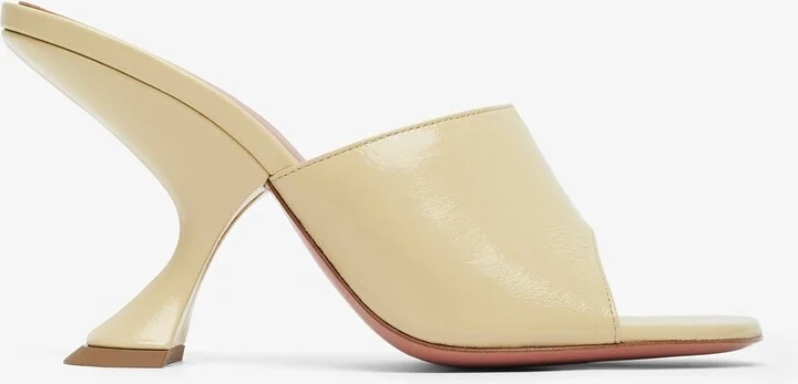 Taylor 90 patent beige slippers