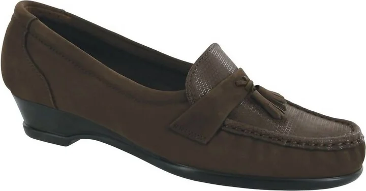 Taylor Slip On Wedge - Medium In Brown Turf