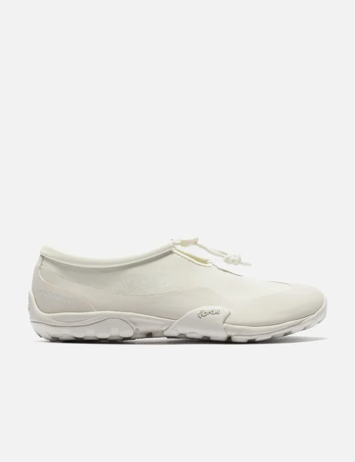 White > 白色 > 화이트 > ホワイト